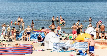 Polacy na wakacjach roszczeniowi i marudni. "Spytał, czy mogę odstąpić pół litra"
