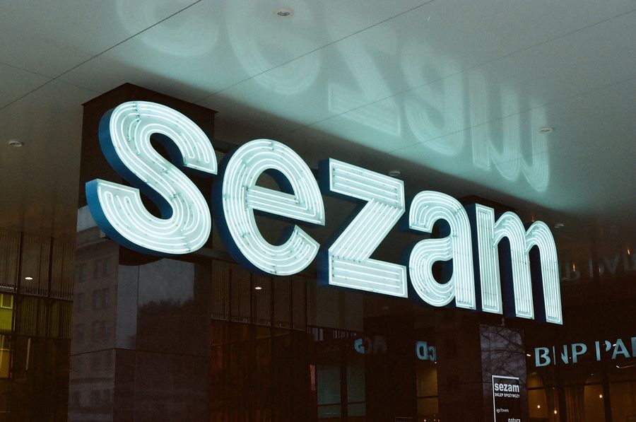 neon SEZAM