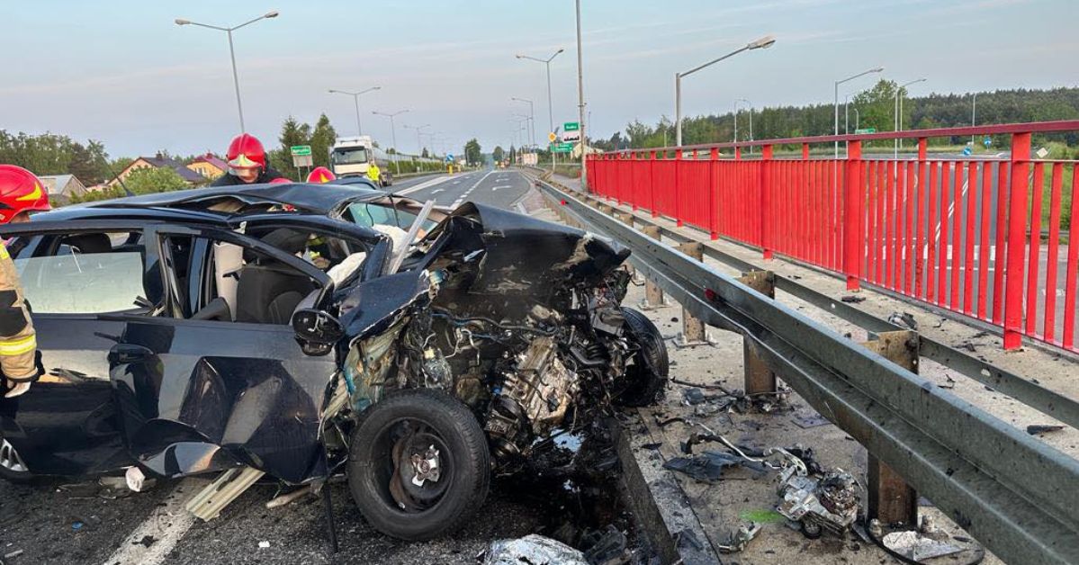 Pięć osób nie żyje po zderzeniu dwóch aut na krajowej 9