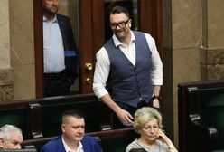 Wszystko widać na zdjęciach. Poseł ma za nic przepisy drogowe?