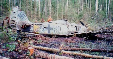 Przeleżał pół wieku w rosyjskim lesie. Niemiecki myśliwiec z II wojny