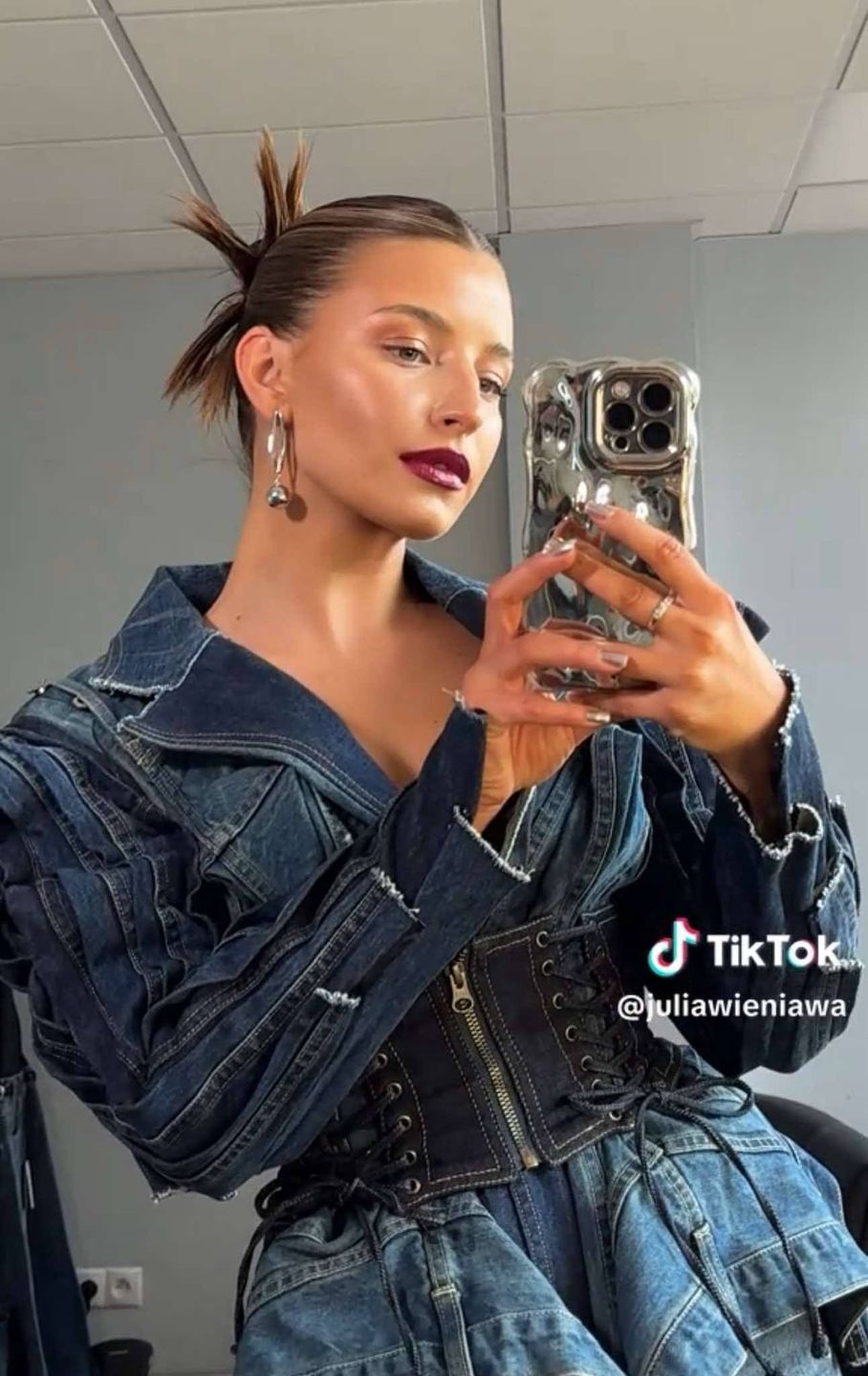 Julia Wieniawa zachwyca w jeansie podczas półfinału "Mam Talent"