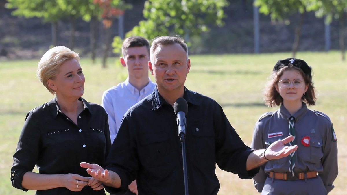 prezydent Andrzej Duda (w środku)