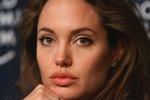 Angelina Jolie da fortunę za naszyjnik
