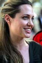 Angelina Jolie walczy o syna