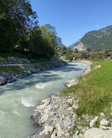 Podróż kamperem po Szwajcarii – dolina Lauterbrunnen