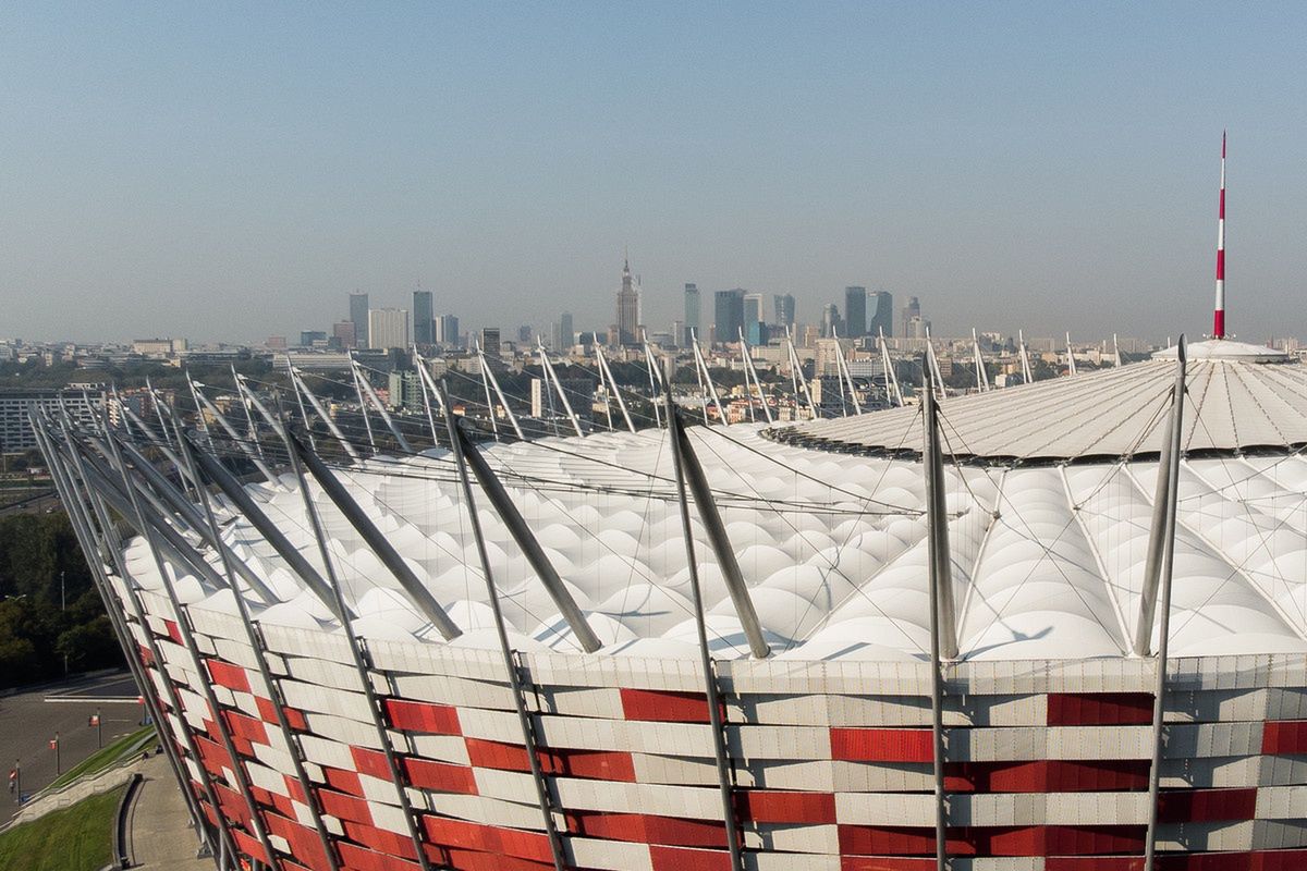 Warszawa. Na Stadionie Narodowym Totalizator Sportowy kręcił reklamę. Odbyło się to z zachowaniem bezpieczeństwa i bez kolizji z pracą szpitala tymczasowego