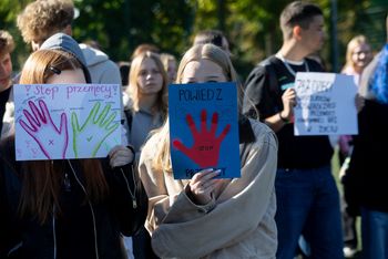 Bydgoszcz: Happening "Stop przemocy" z udziałem uczniów III LO