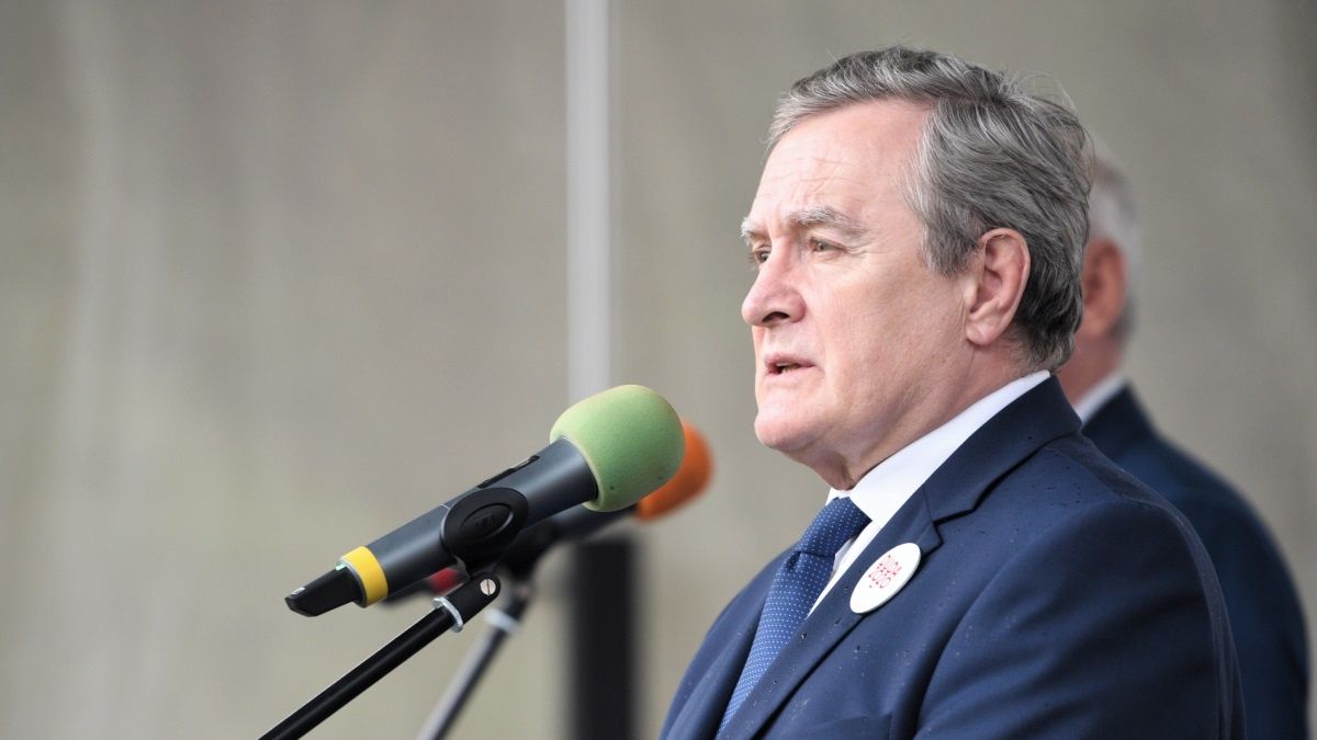 Wicepremier oświadczył, że "zrzeka się" swojego profesorskiego tytułu