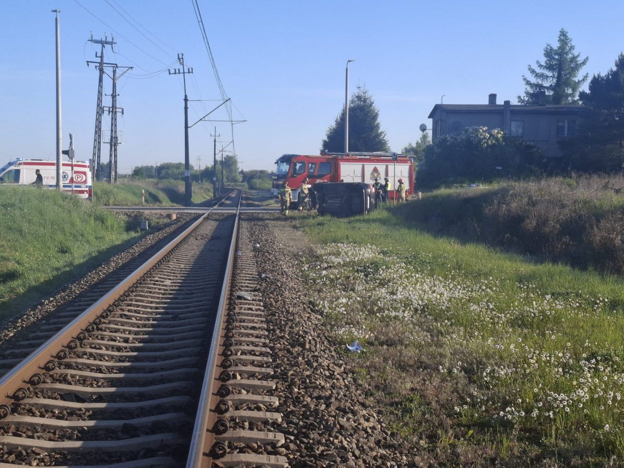 (fot. PSP w Chodzieży) Poważny wypadek na przejeździe kolejowym w Chodzieży