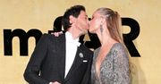 Adrien Brody i Georgina Chapman wymieniają czułości na ściance