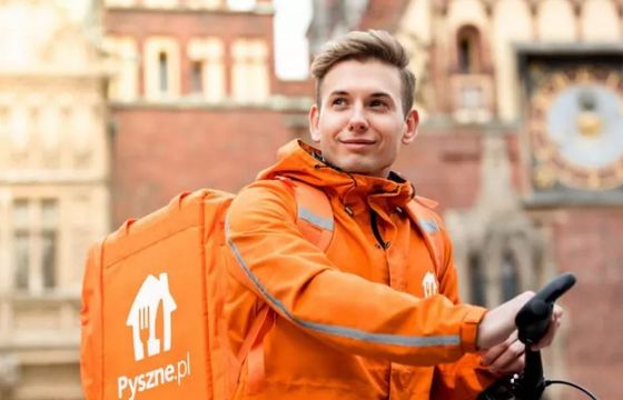 Wszyscy kurierzy z Pyszne.pl do zwolnienia? Tyle zarabia polska spółka