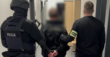 Łódź. Podpalił mężczyznę i patrzył, jak go gaszą. Policja zatrzymała 33-latka
