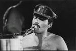 ''The Great Pretender'': Freddie Mercury wielkim kameleonem w telewizji i na DVD