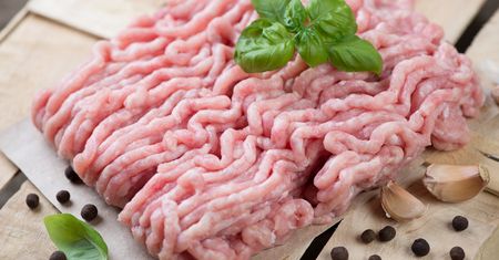 Surowe mięso mielone z indyka (93% mięsa, 7% tłuszczu)