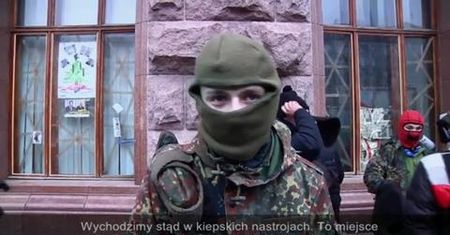 Protestanci opuszczają ratusz w Kijowie