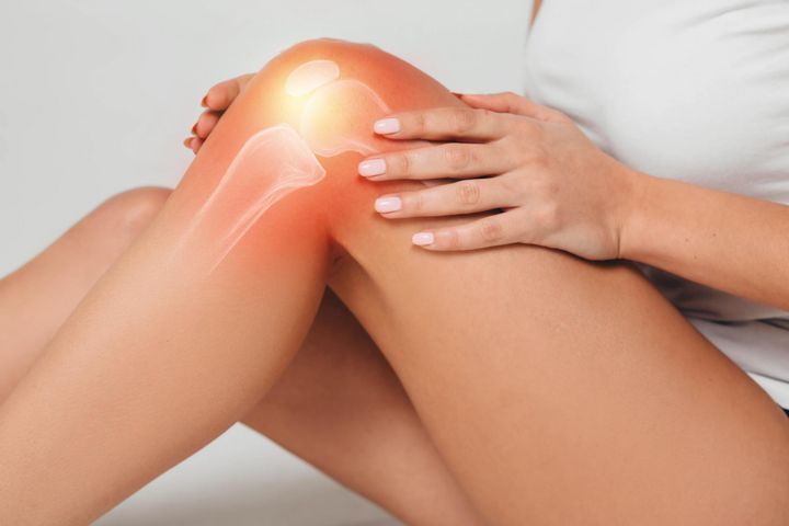 Orteza na kolano, inaczej stabilizator kolana, wspiera kończynę w różnych okolicznościach