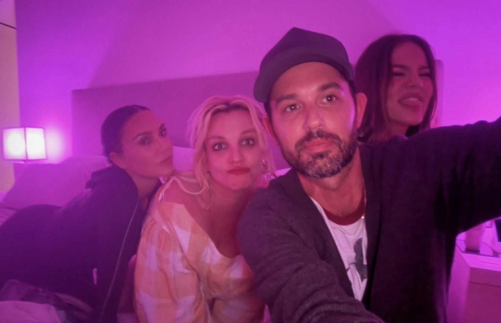 Britney Spears imprezuje z Kardashiankami