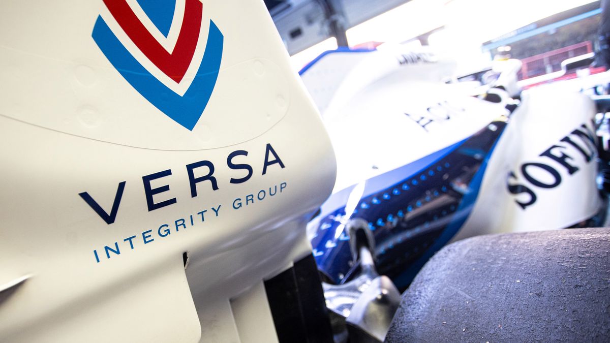 logo firmy Versa już obecne na bolidach Williamsa