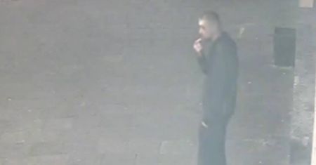 Uszkodził zaparkowane autobusy na dworcu. Poszukuje go policja