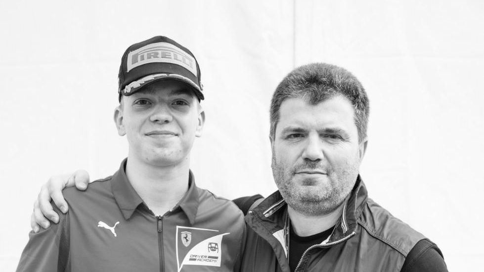 Zdjęcie okładkowe artykułu: Twitter / @SMP_Racing / Na zdjęciu: Robert Schwartzmann z ojcem Michaelem
