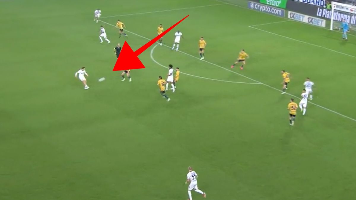 Twitter / twitter.com/ELEVENSPORTSPL / Piotr Zieliński asystuje w meczu Napoli