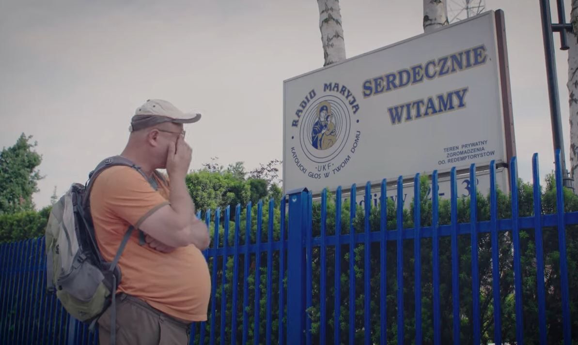 "Jak Bóg szukał Karela". Czesi robią film o Polakach-katolikach. Radio Maryja, egzorcyści i pedofilia