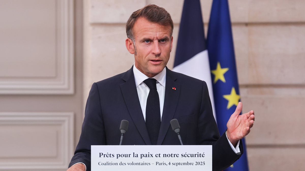 epa12351973 France's President Emmanuel Macron addresses a press conference following the Coalition of the Willing Summit, at the Elysee Palace in Paris, France, 04 September 2025. European leaders and Ukrainian President Volodymyr Zelensky met in Paris on 04 September 2025 in a renewed effort to pressure Russia's President Vladimir Putin after he vowed that Russia will continue fighting in Ukraine if no peace deal is reached.  EPA/LUDOVIC MARIN / POOL  MAXPPP OUT 
Dostawca: PAP/EPA.
LUDOVIC MARIN / POOL
diplomacy