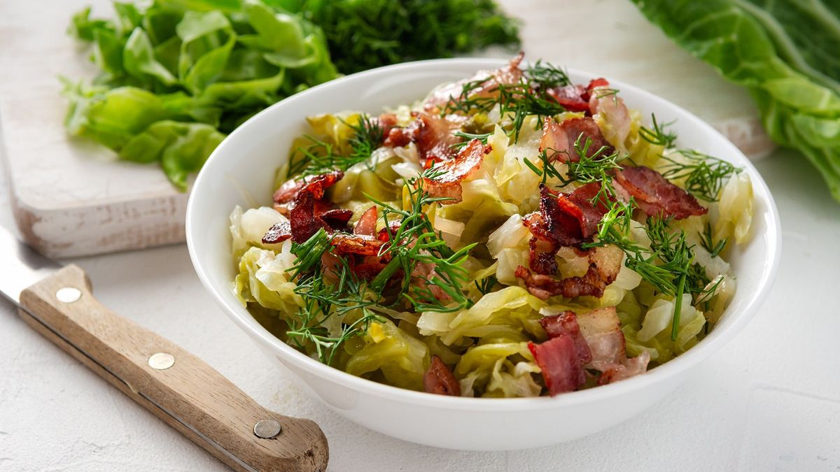 Zaczęłam dodawać do młodej kapusty. W końcu smakuje jak ta mojej mamy