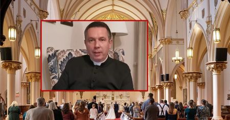 "Podzielę się czymś smutnym". 170 osób na mszy. Ksiądz ujawnił dane