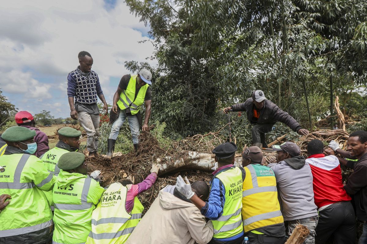 W Kenii wciąż trwają akcje ratunkowe (zdjęcie z 30 kwietnia br.)
