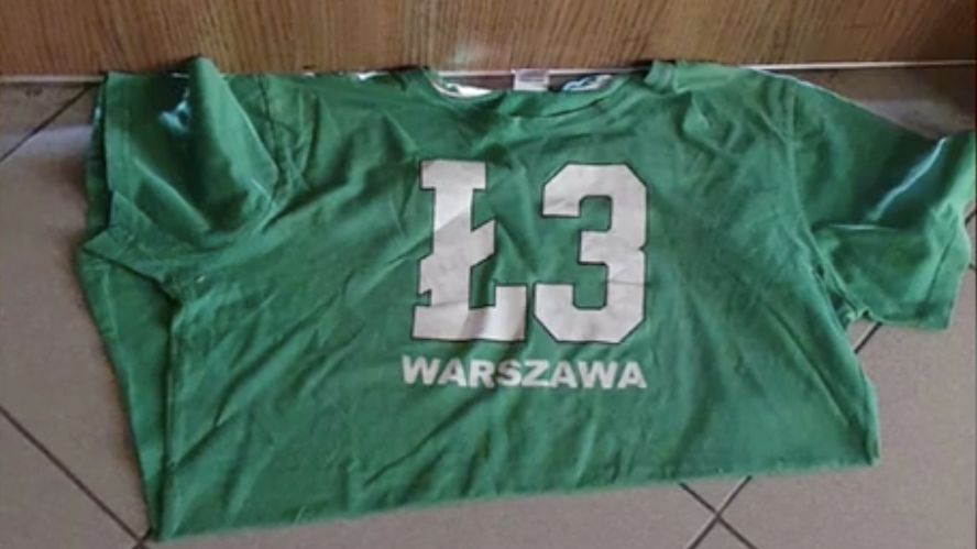 Koszulka Legii Warszawa jako wycieraczka na poznańskiej komendzie