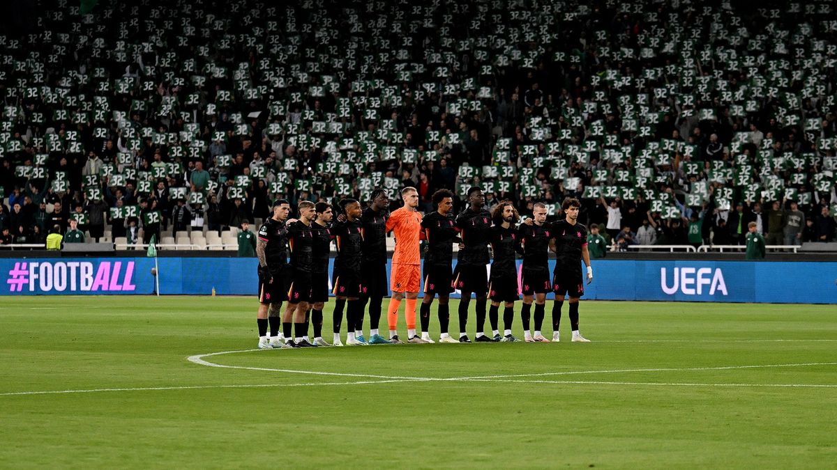 Getty Images / Darren Walsh/Chelsea FC / Na zdjęciu: piłkarze Chelsea i kibice Panathinaikosu