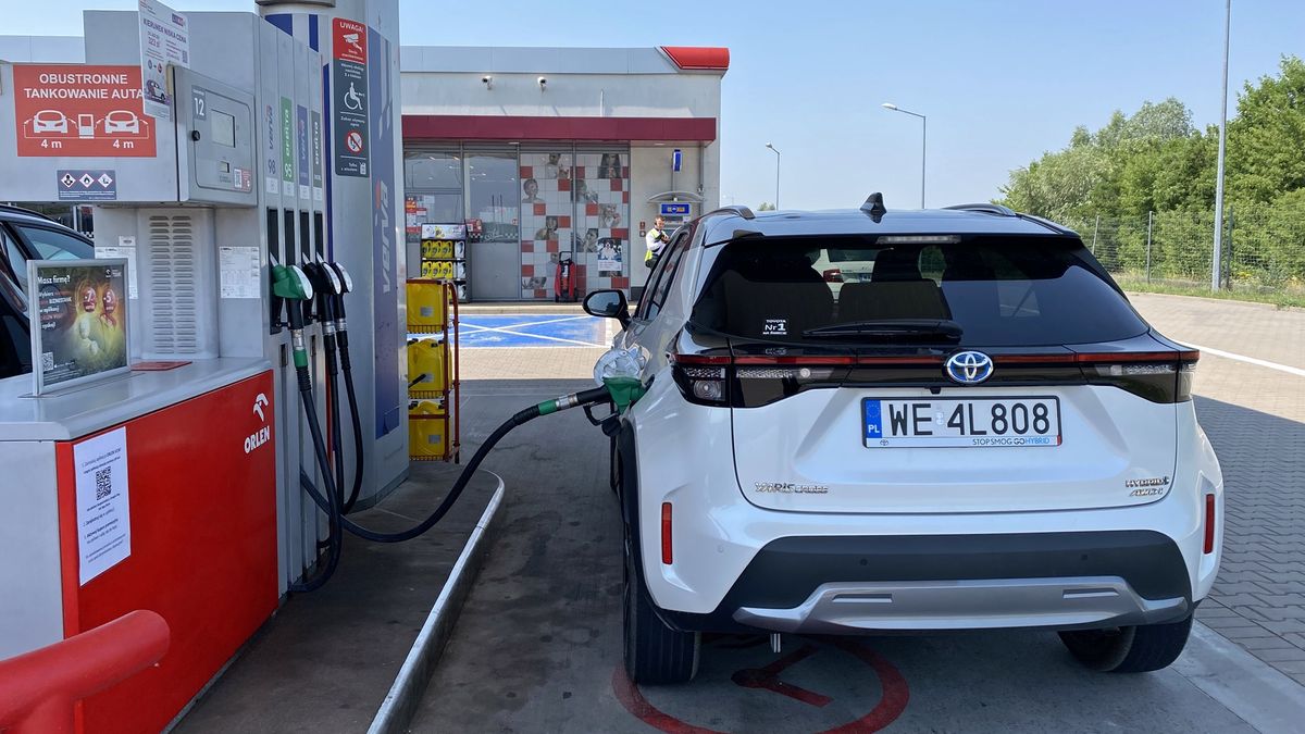 Na stacjach Orlenu na A2 jest najtańsze paliwo, ale za to najdłuższe kolejki, bo wiele osób kupuje inne produkty i bilety e-TOLL