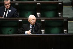 Czuwają przy Kaczyńskim. Boją się, że zostanie sprowokowany