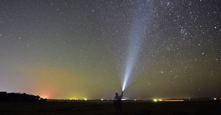 Deszcz meteorytów. Spektakl na niebie właśnie trwa