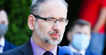 Szczepienia przeciw COVID-19. Dwie dawki to za mało? Niedzielski zabrał głos