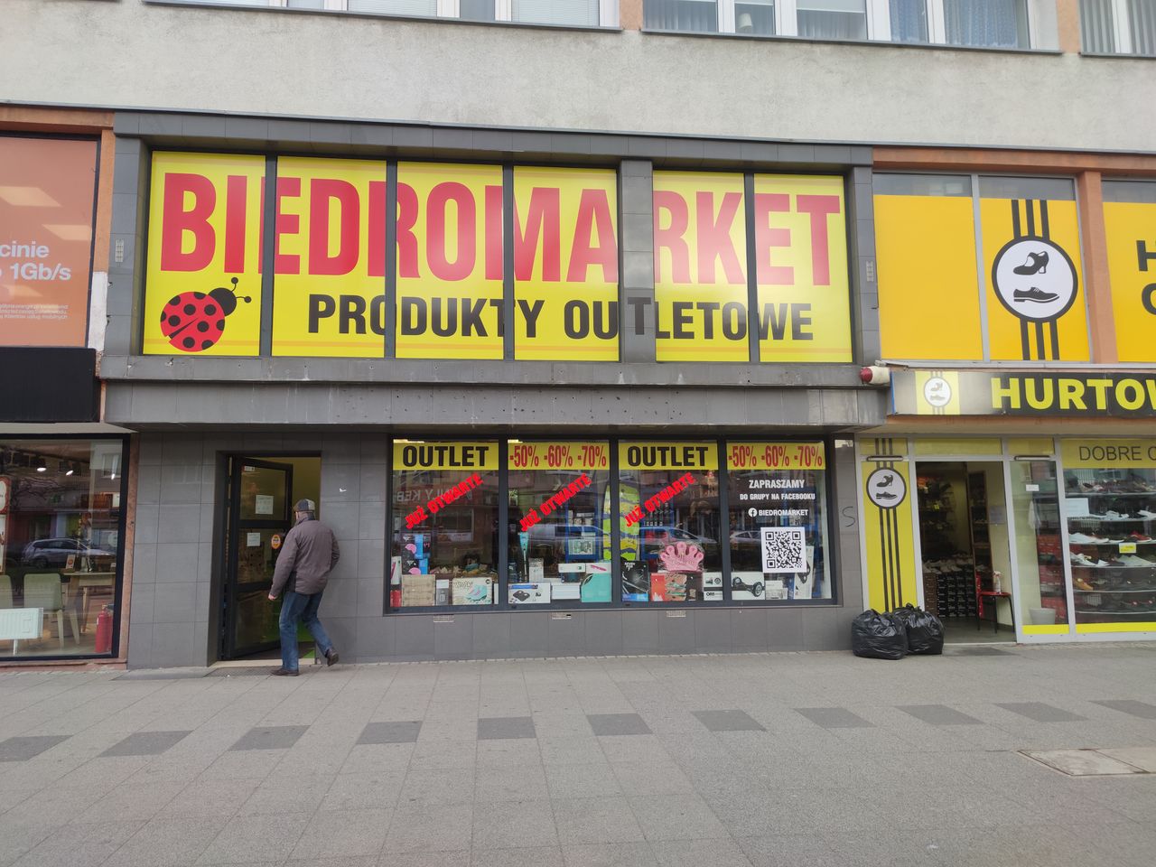 "Biedromarket" z ubraniami za 10 zł. Biedronka zdziwiona