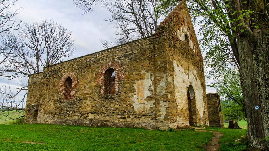 Ruiny cerkwi w miejscowości Krywe