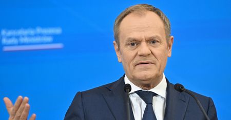 1000 zł podwyżki. Donald Tusk ogłosił decyzję dot. tysięcy Polaków