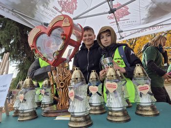 Głogów: Znicz z serduszkiem dla Hospicjum. Przy głogowskich cmentarzach ruszyła akcja na rzecz rozbudowy placówki. Będą kwestować też w Jerzmanowej