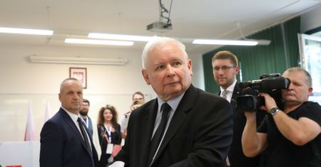 "Maszeruj albo giń". Kaczyński jak chirurg wycina i szyje. Tak właśnie tworzy listy wyborcze
