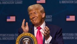 Bruksela wstrzymuje głośne śledztwo. Nie chce narazić się Trumpowi