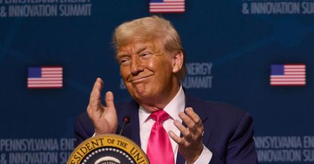 Bruksela wstrzymuje głośne śledztwo. Nie chce narazić się Trumpowi