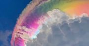 Niezwykle kolorowe chmury w Indonezji. Chemtrails czy dzieło natury?