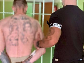 W lesie na terenie gm. Ustka znaleziono ciało 42-latka. Zatrzymano dwie osoby