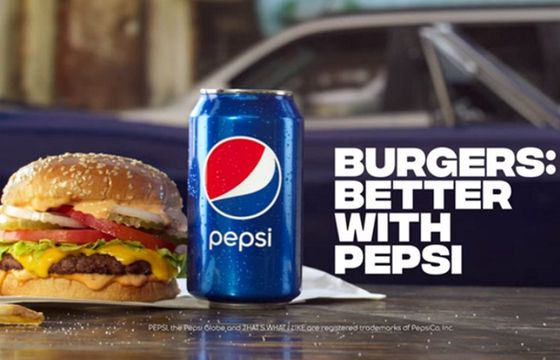 Burgery "lepiej smakują z Pepsi"