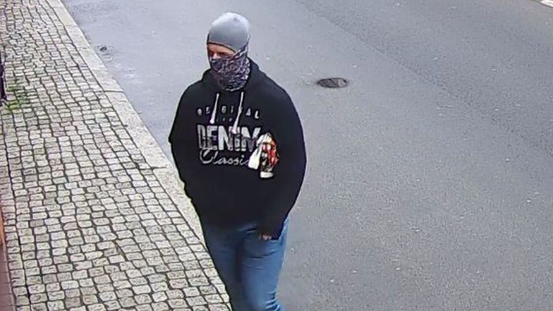 Bolesławiec. Napad na jubilera. Policjanci szukają sprawcy [wideo]