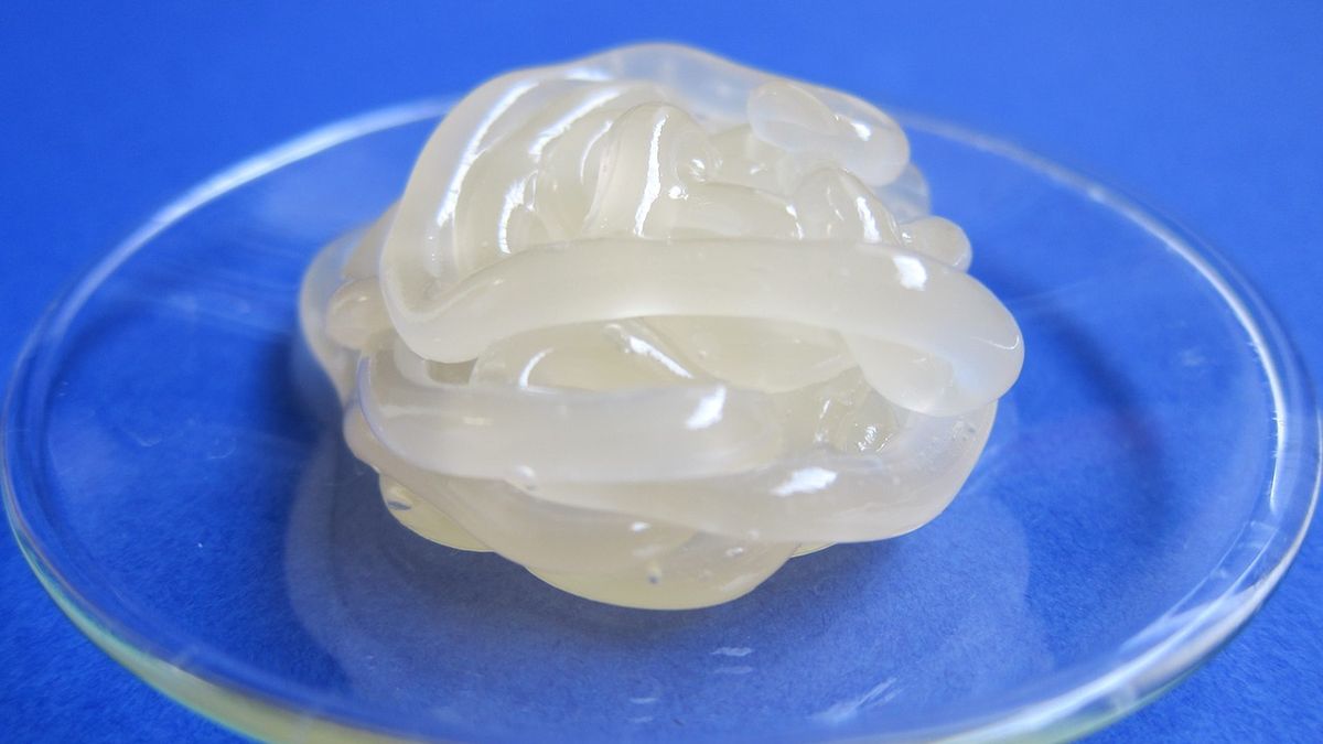 Hirudoid ma postać żelu lub maści.