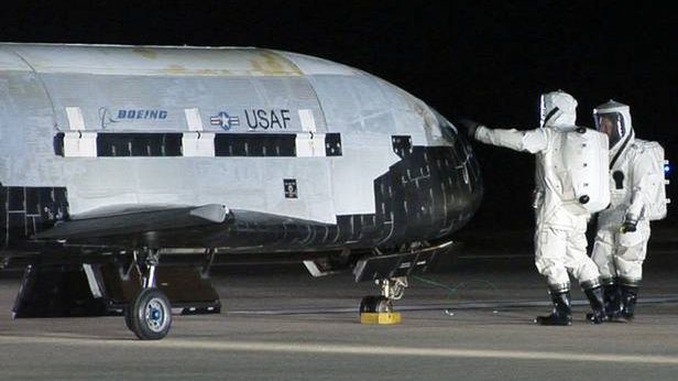 Dobiega końca misja X-37B. Po co wojsku miniaturowy wahadłowiec? 1